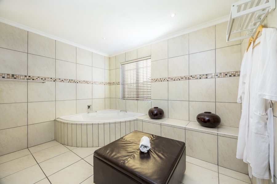 6 Bedroom Property for Sale in Eversdal Western Cape